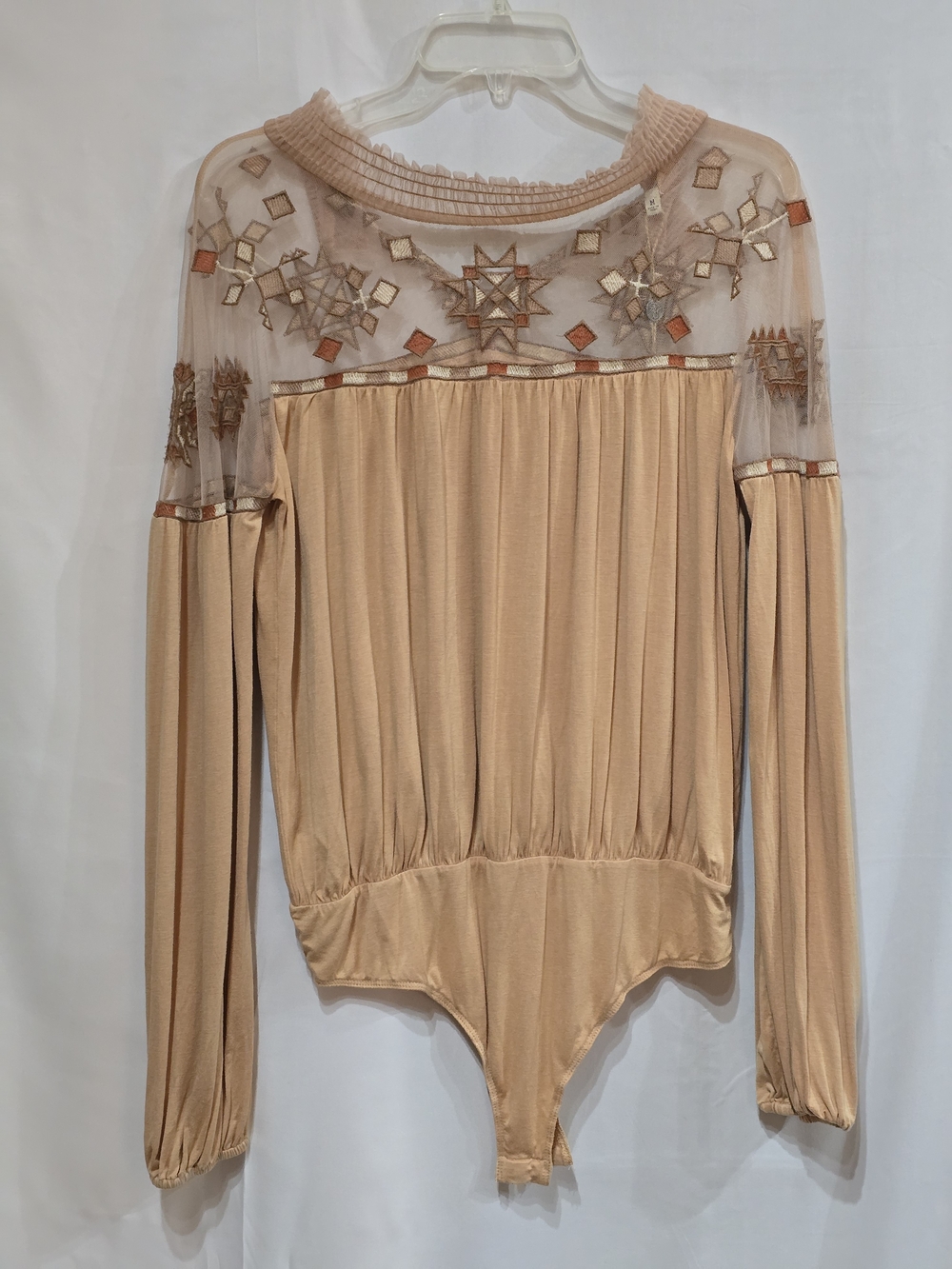 Gimmicks by BKE Beige Bodysuit w/Sheer Mesh Detailing Embroidered Accents M NWT - Picture 2 of 12